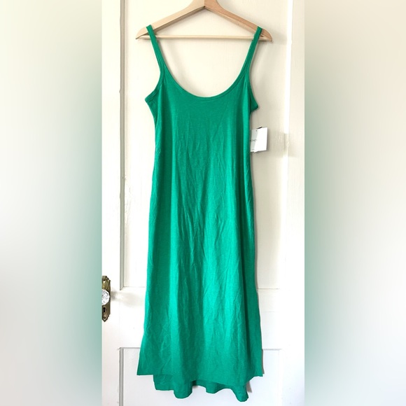 NWT Beyond Yoga Featherweight Resort Dress Green Grass Heather XS - Picture 1 of 3